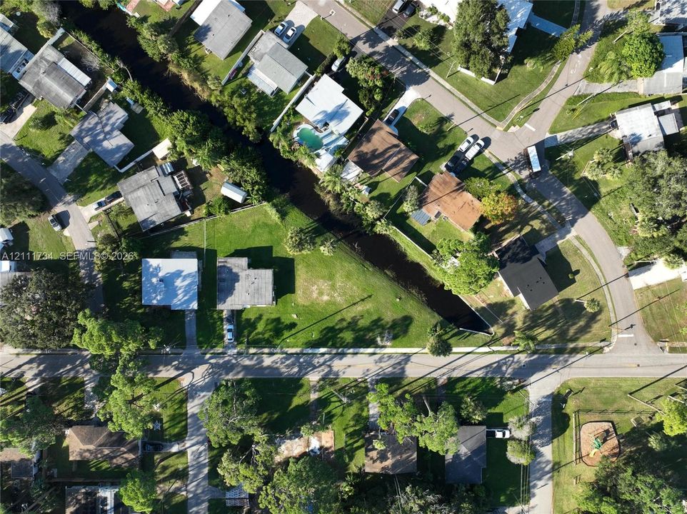 На продажу: $80,000 (0.18 acres)