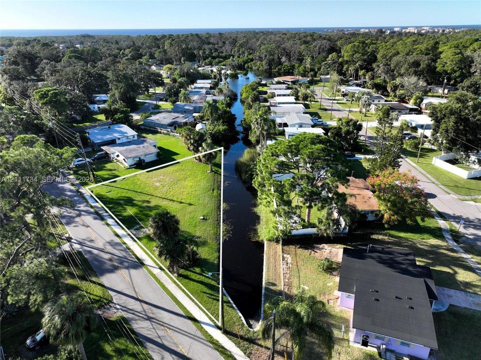 На продажу: $80,000 (0.18 acres)
