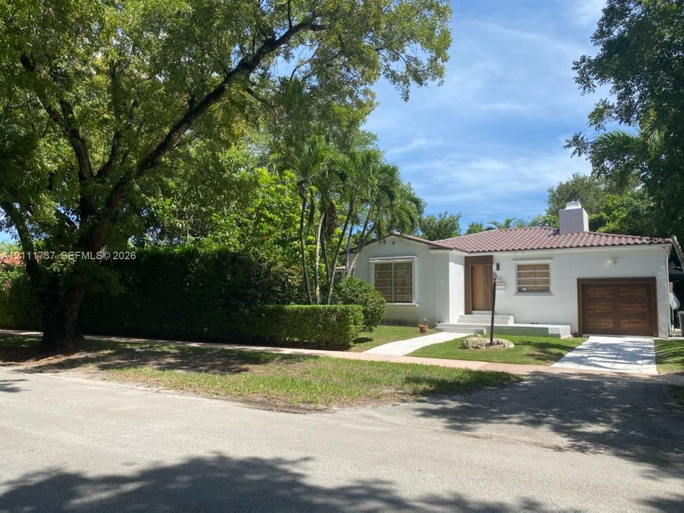 For Sale: $2,475,000 (4 beds, 2 baths, 2535 Square Feet)