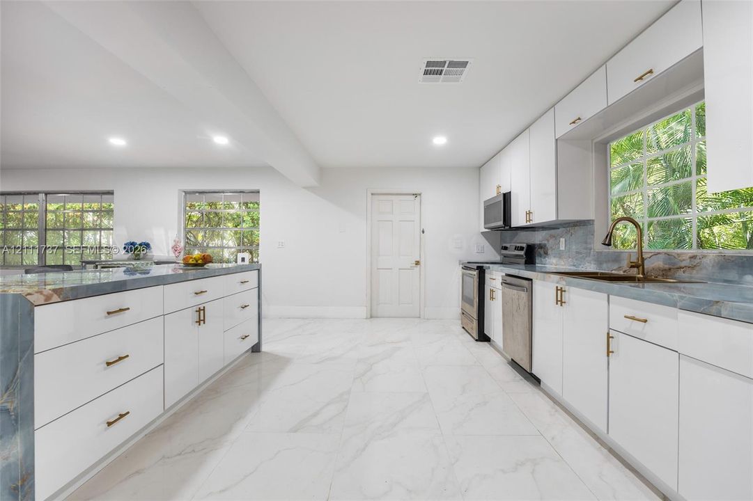 For Sale: $2,475,000 (4 beds, 2 baths, 2535 Square Feet)