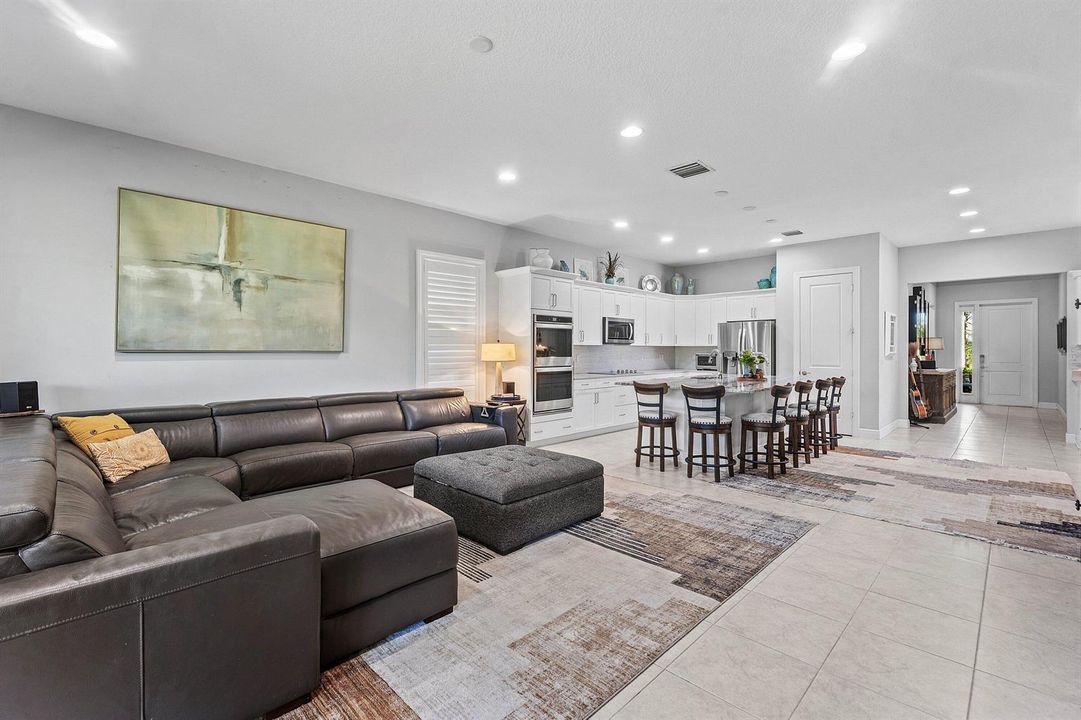 014-12741SouthwestSunriseLakeTerrace-Por