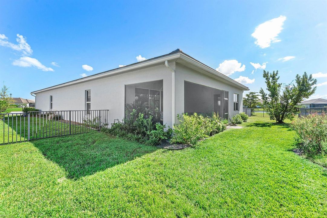 032-12741SouthwestSunriseLakeTerrace-Por