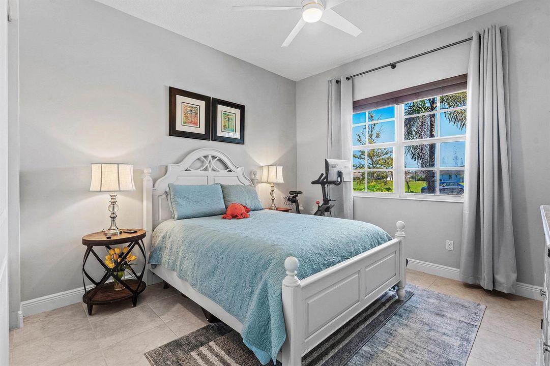 015-12741SouthwestSunriseLakeTerrace-Por