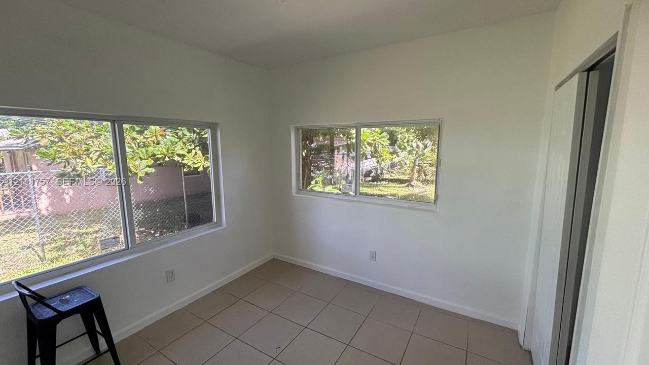 For Rent: $1,999 (2 beds, 1 baths, 2091 Square Feet)