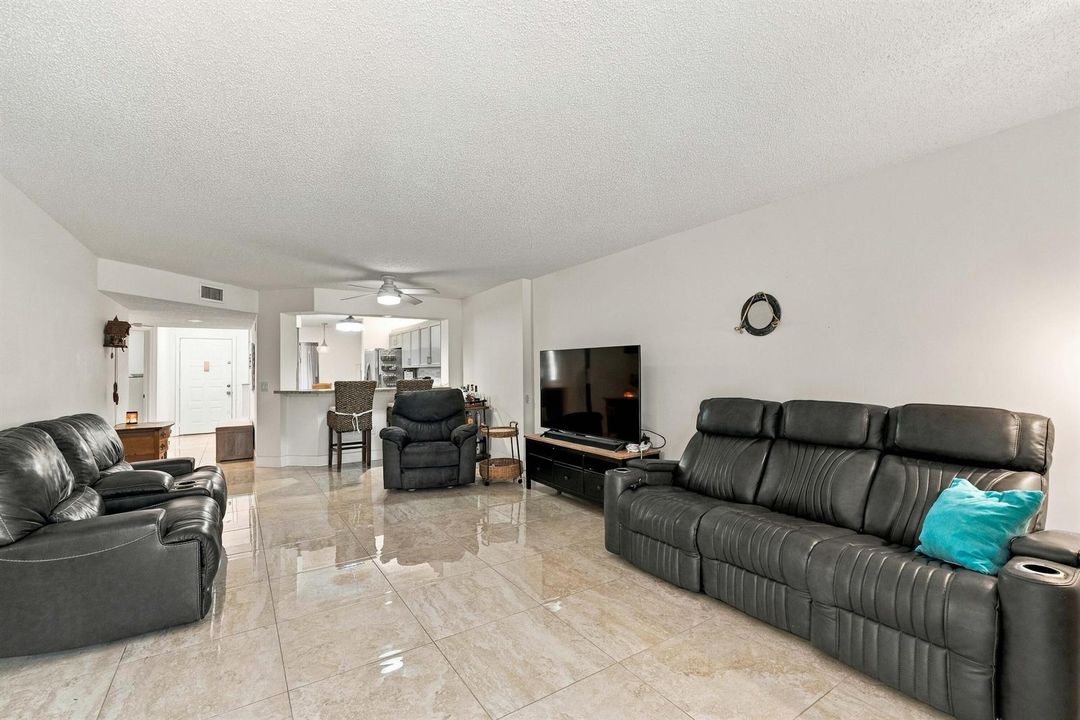 7550 Trent Dr_013