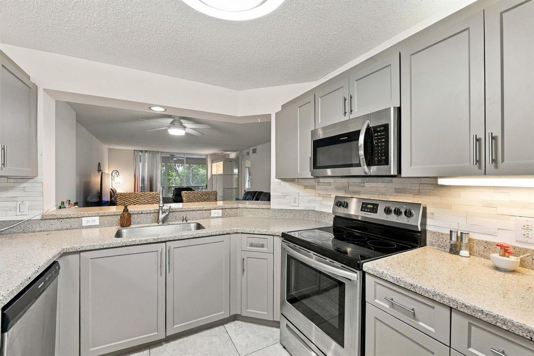 7550 Trent Dr_009