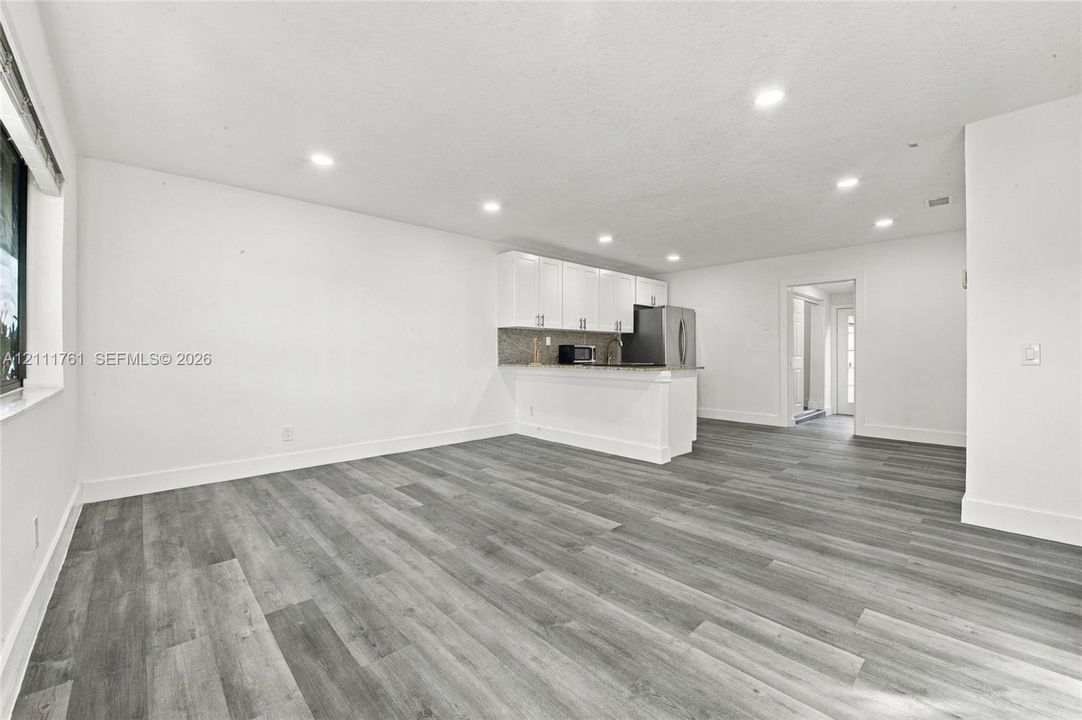 На продажу: $340,000 (2 спален, 1 ванн, 1054 Квадратных фут)
