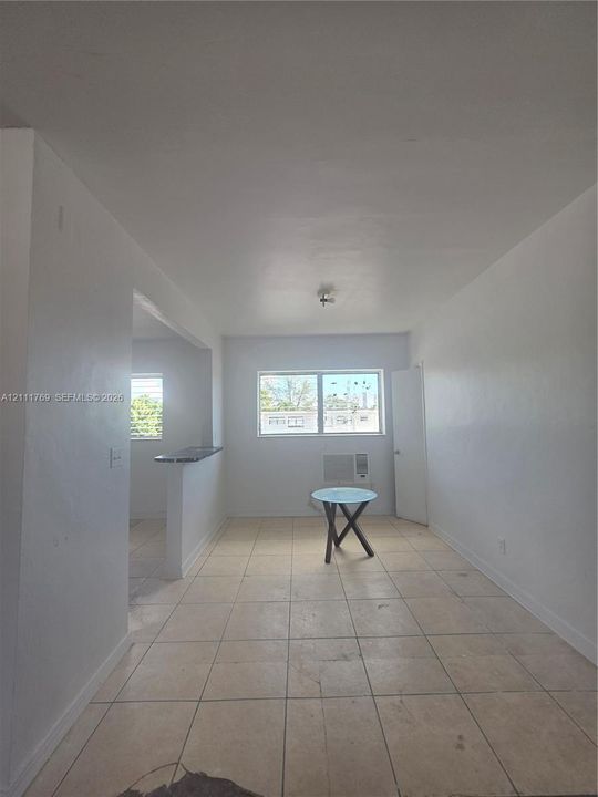 For Rent: $1,950 (2 beds, 1 baths, 4492 Square Feet)