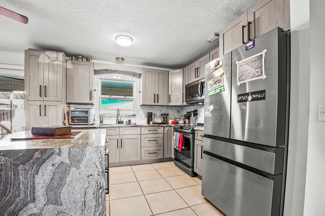 06 Kitchen 01