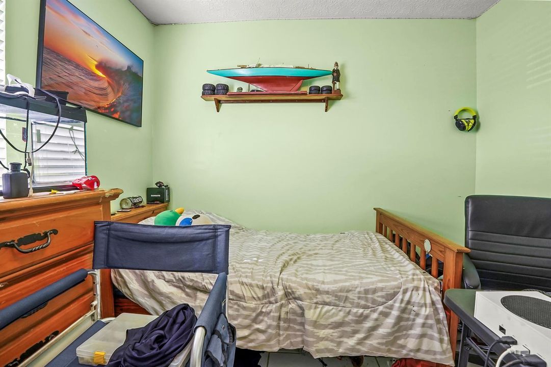 13 Bedroom 02