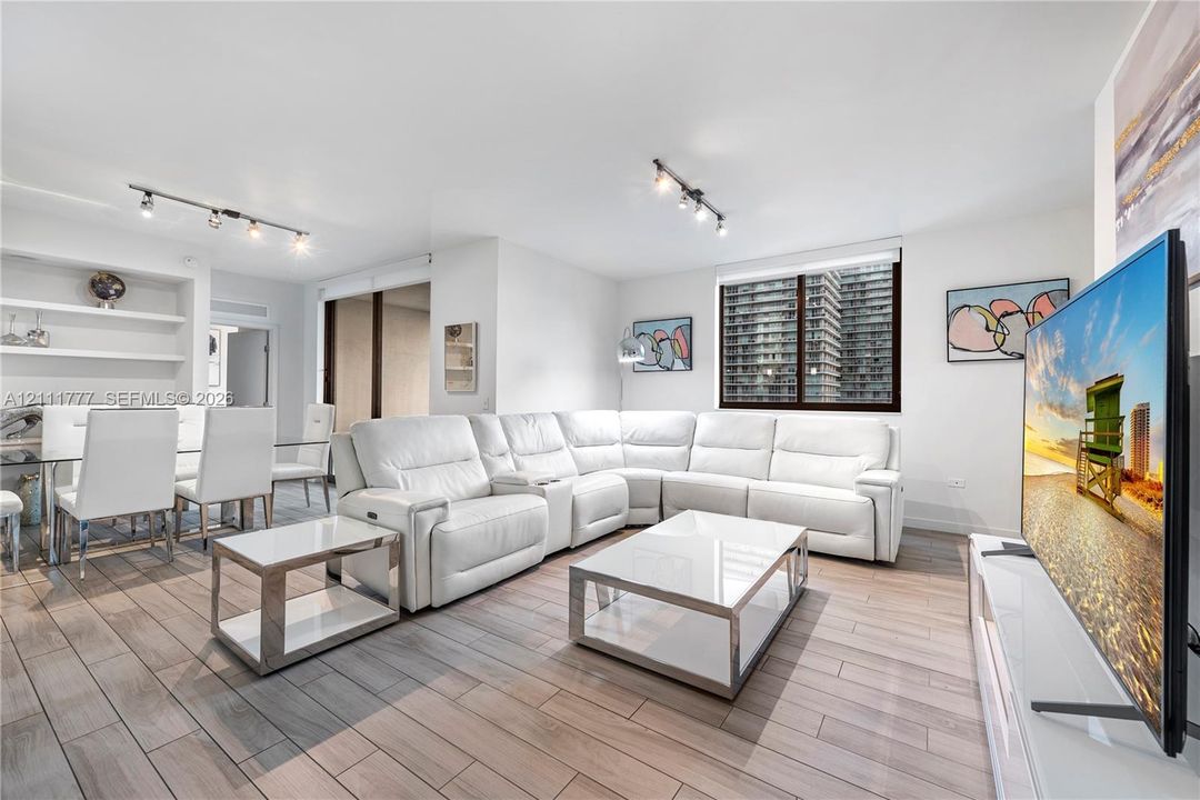 На продажу: $729,000 (2 спален, 2 ванн, 1228 Квадратных фут)