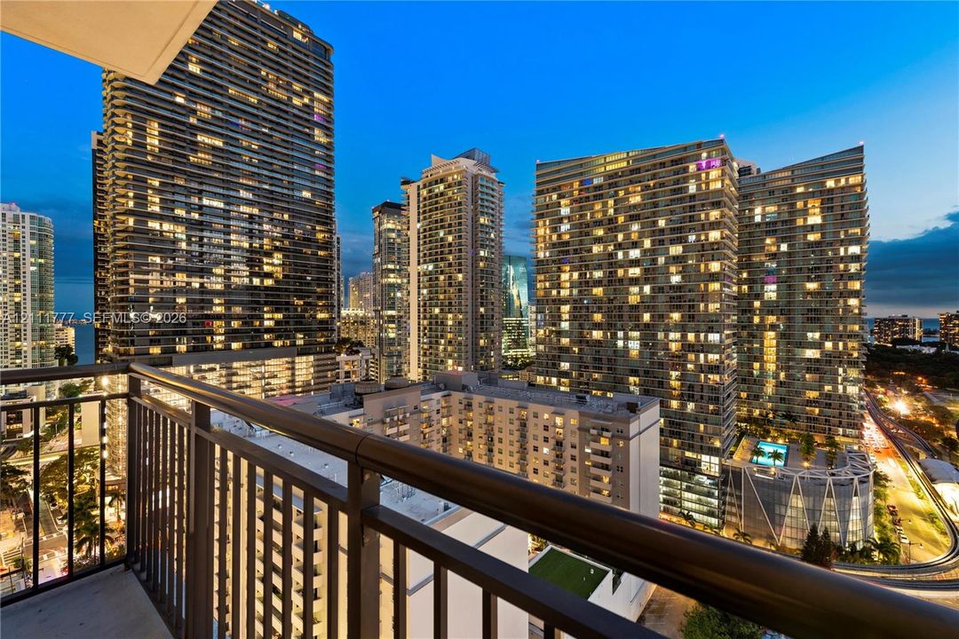 На продажу: $729,000 (2 спален, 2 ванн, 1228 Квадратных фут)
