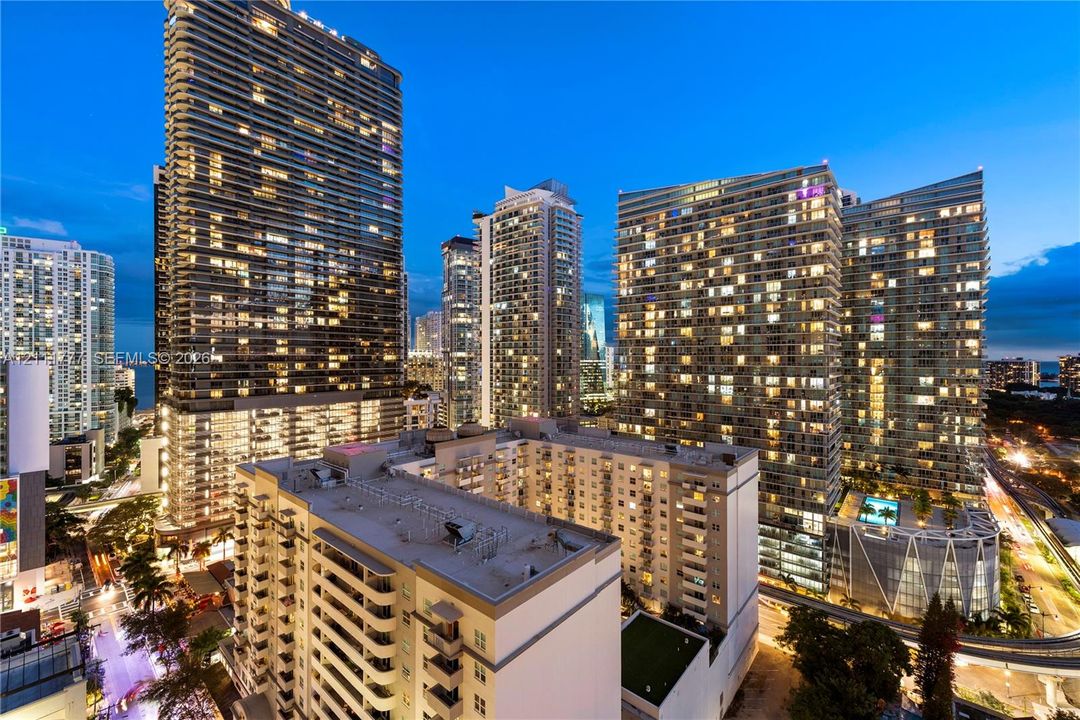 На продажу: $729,000 (2 спален, 2 ванн, 1228 Квадратных фут)