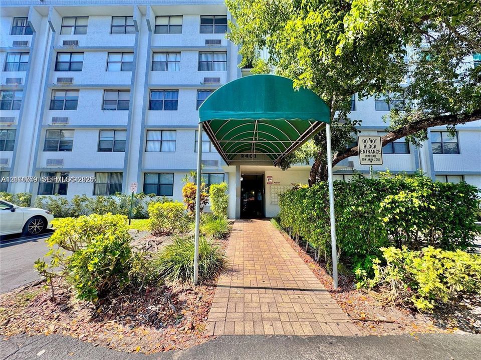 For Rent: $1,399 (1 beds, 1 baths, 475 Square Feet)