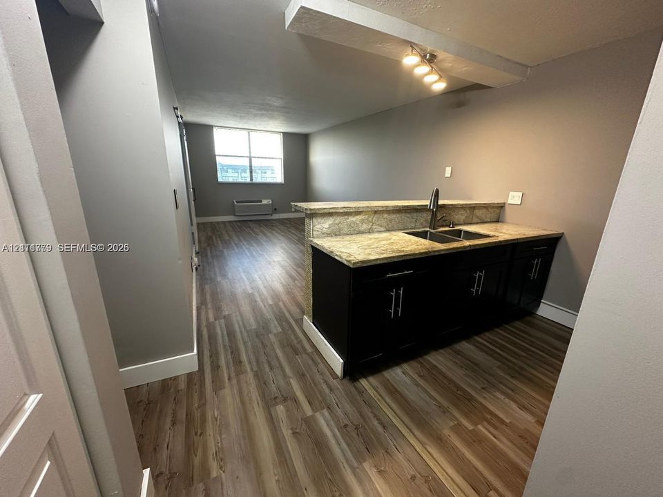 For Rent: $1,399 (1 beds, 1 baths, 475 Square Feet)