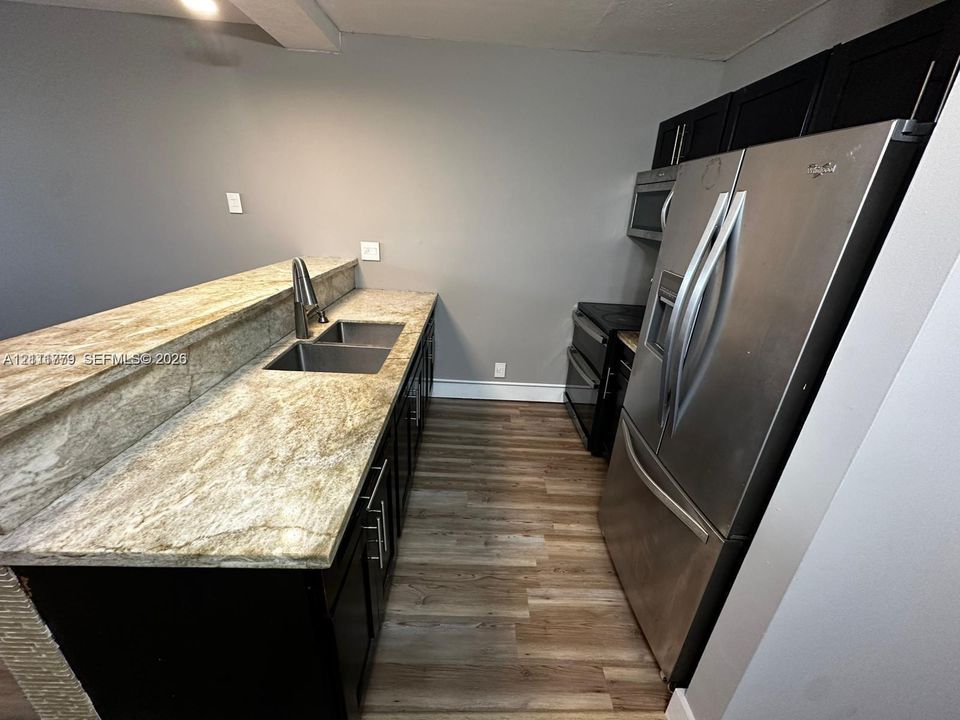 For Rent: $1,399 (1 beds, 1 baths, 475 Square Feet)