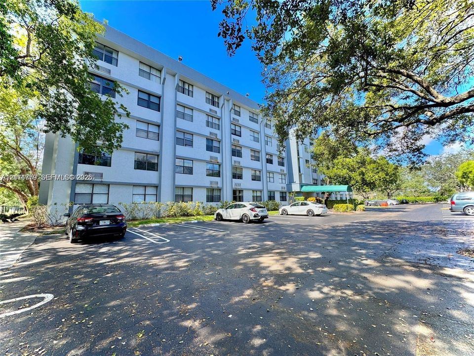 For Rent: $1,399 (1 beds, 1 baths, 475 Square Feet)