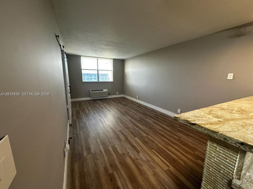 For Rent: $1,399 (1 beds, 1 baths, 475 Square Feet)