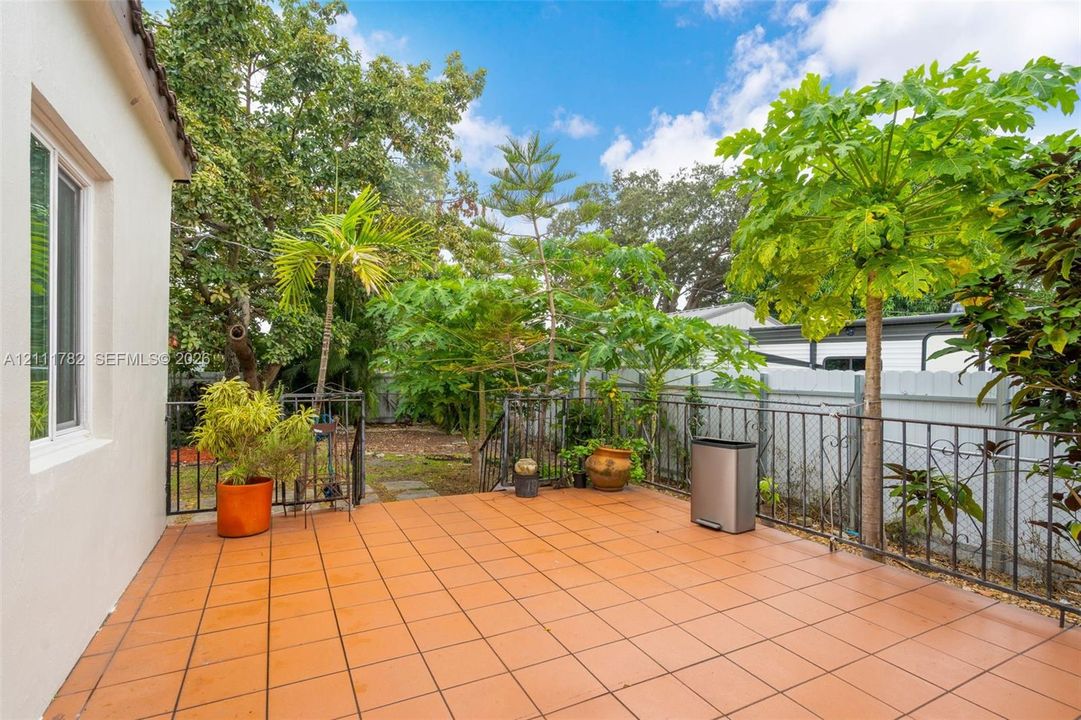 En Renta: $4,200 (5 camas, 2 baños, 1975 Pies cuadrados)