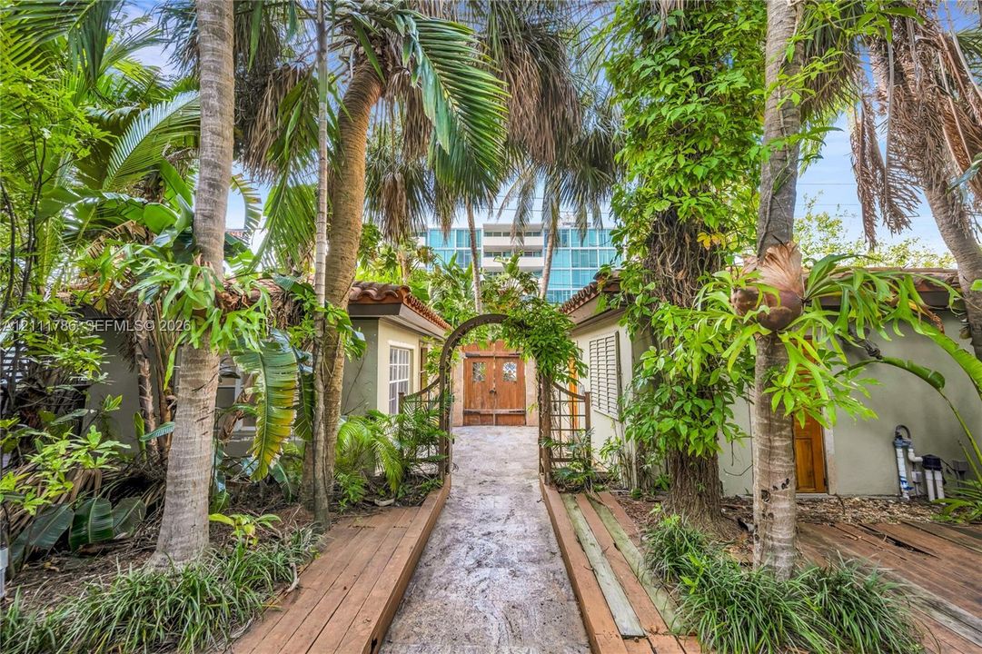 For Sale: $5,500,000 (4 beds, 4 baths, 2684 Square Feet)