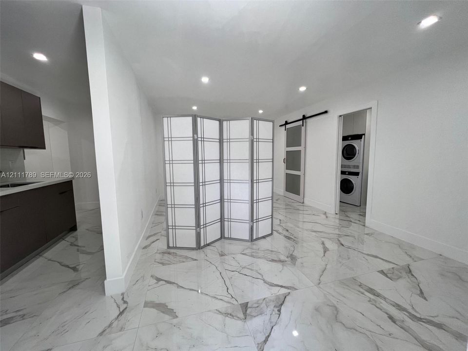 В аренду: $1,800 (1 спален, 1 ванн, 1606 Квадратных фут)