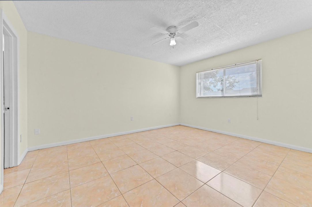 18 Bedroom 01