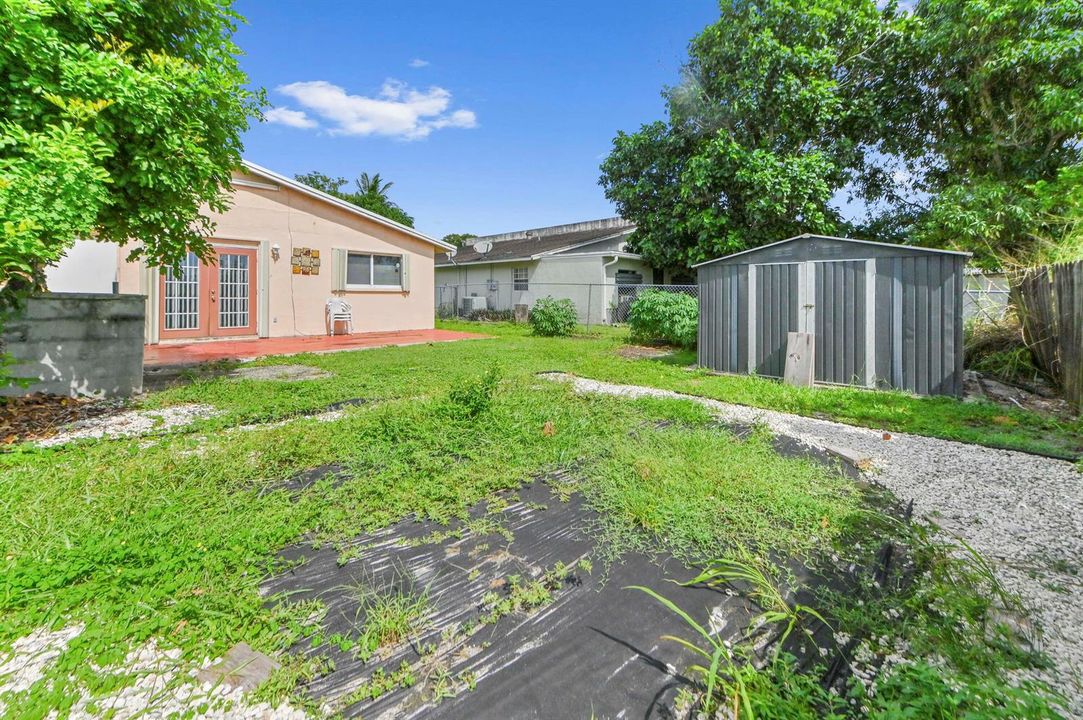23 backyard 01