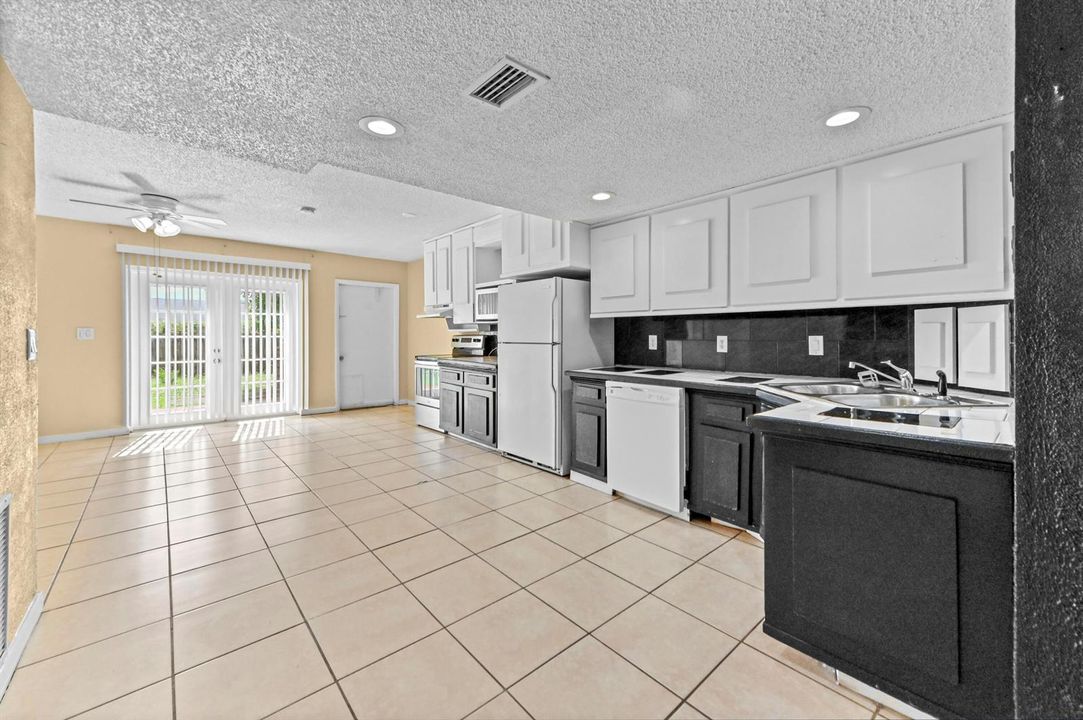 07 Kitchen 01