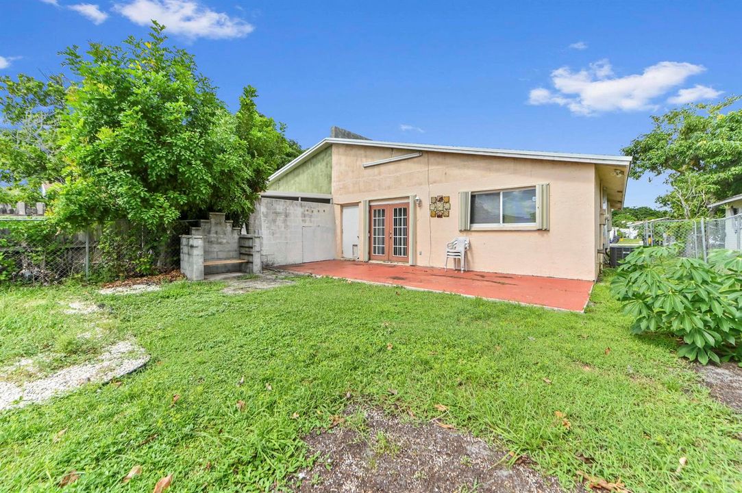 24 backyard 02