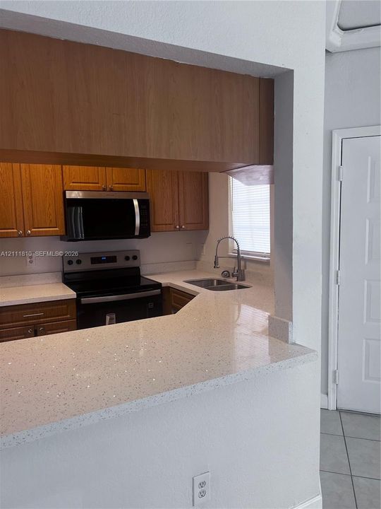 For Rent: $2,200 (2 beds, 1 baths, 957 Square Feet)