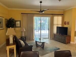 Family room w/sliders to patio