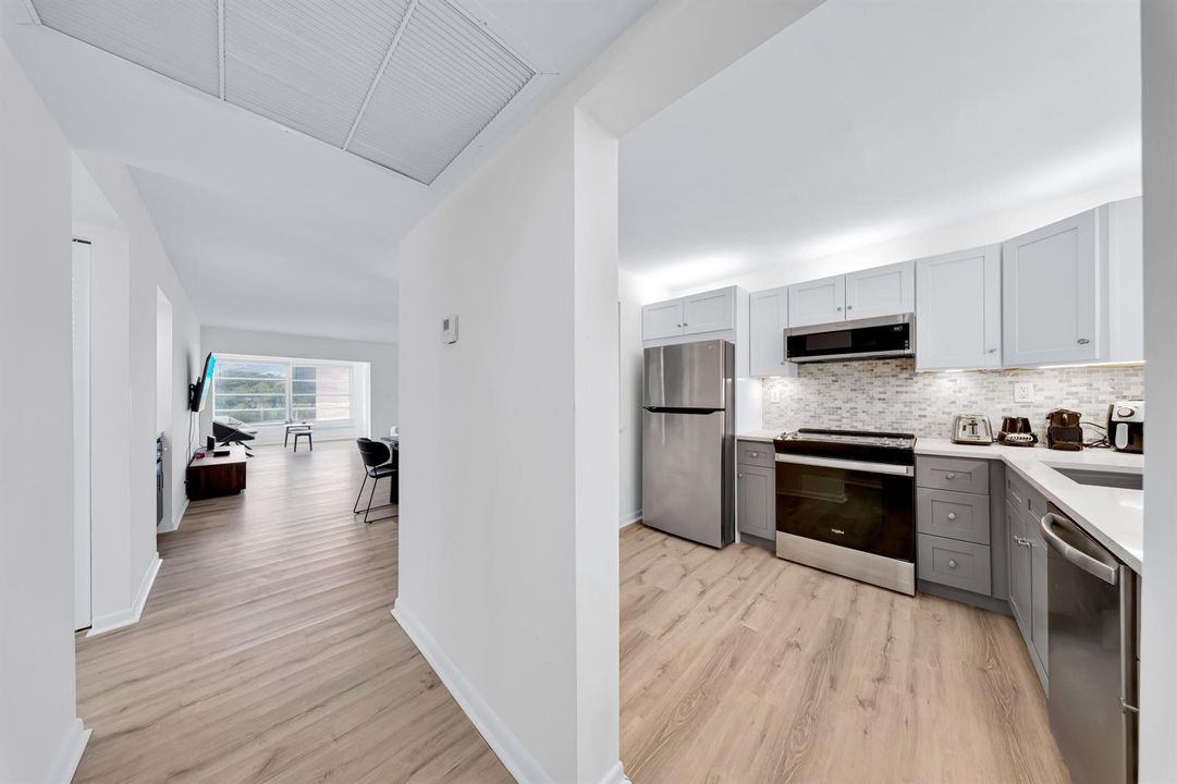 9233SW8thStUnit#305BocaRaton(3of29)