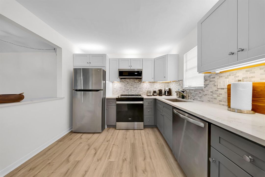 9233SW8thStUnit#305BocaRaton(4of29)