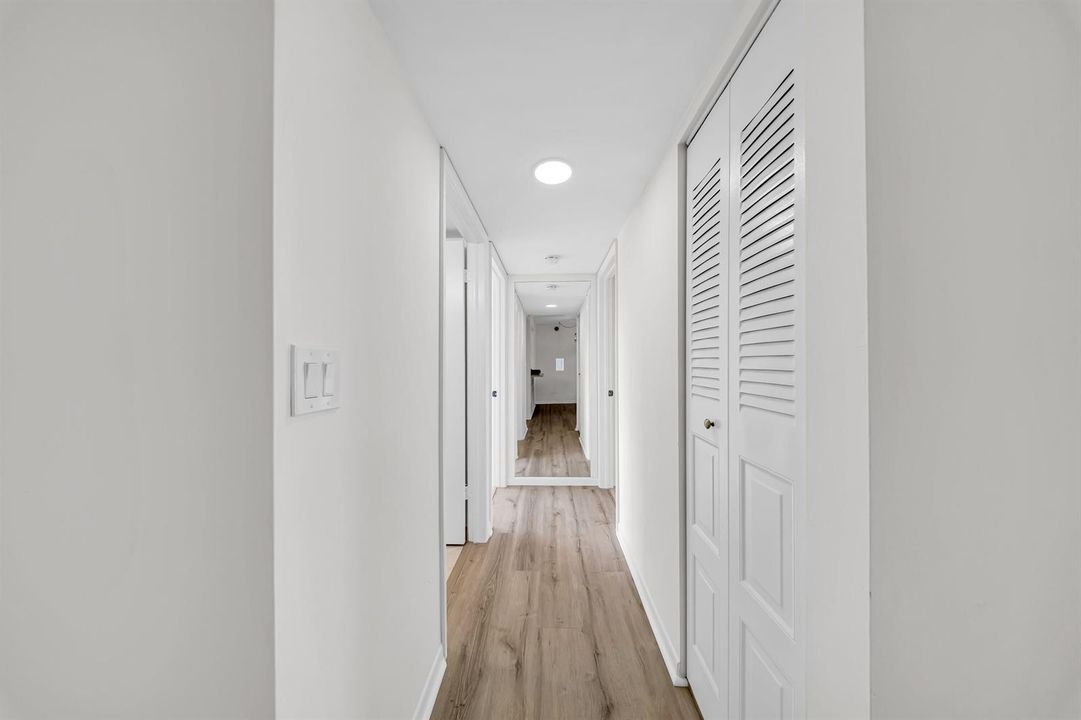 9233SW8thStUnit#305BocaRaton(17of29)
