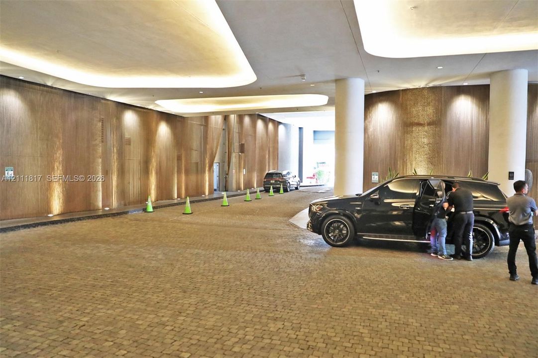For Rent: $4,350 (1 beds, 2 baths, 866 Square Feet)