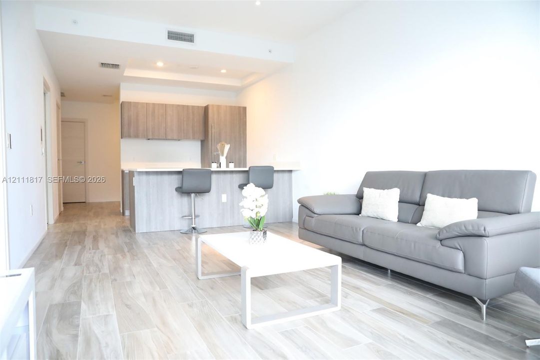 For Rent: $4,350 (1 beds, 2 baths, 866 Square Feet)