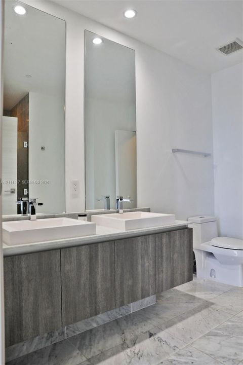 For Rent: $4,350 (1 beds, 2 baths, 866 Square Feet)