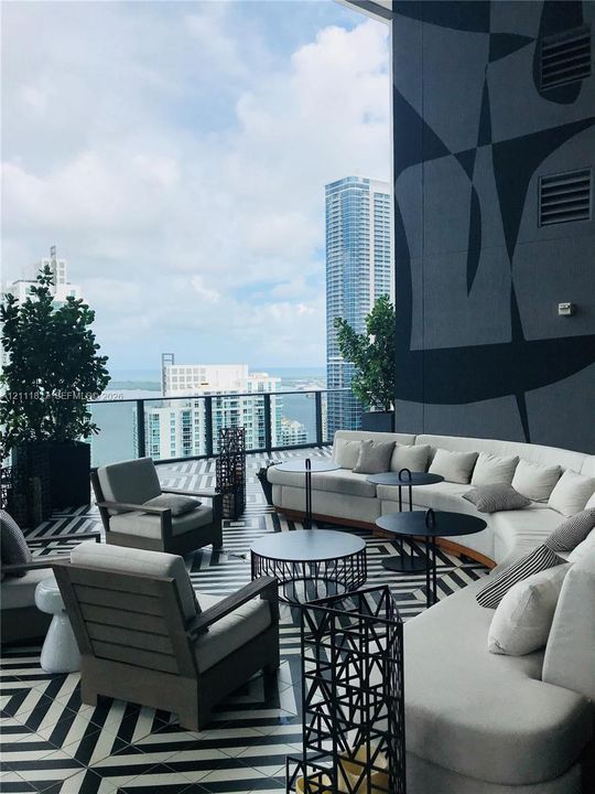 For Rent: $4,350 (1 beds, 2 baths, 866 Square Feet)