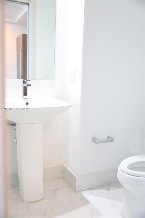 For Rent: $4,350 (1 beds, 2 baths, 866 Square Feet)