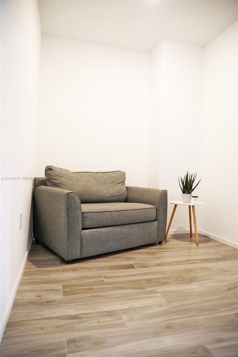 For Rent: $4,350 (1 beds, 2 baths, 866 Square Feet)