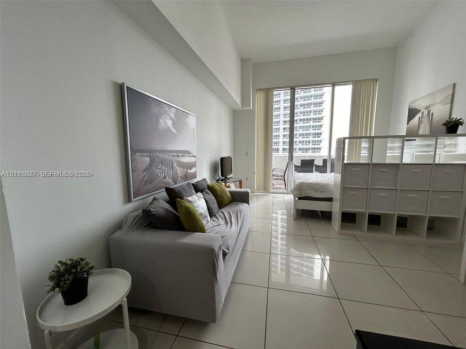 For Rent: $2,100 (0 beds, 1 baths, 401 Square Feet)