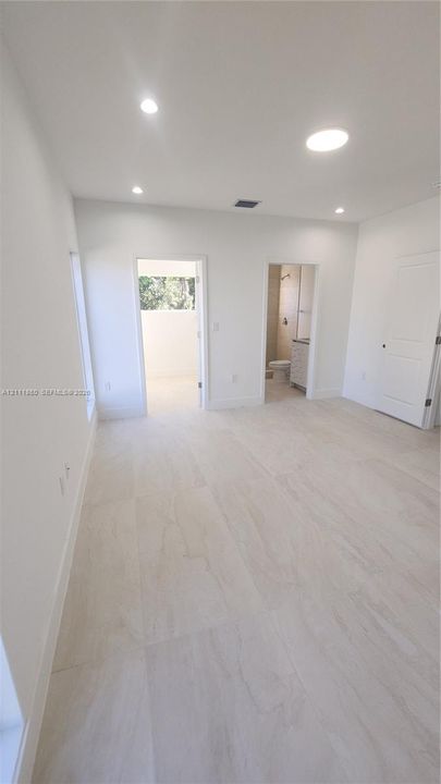 For Rent: $3,400 (3 beds, 3 baths, 1500 Square Feet)
