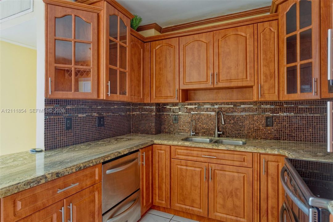 В аренду: $2,800 (2 спален, 2 ванн, 1181 Квадратных фут)