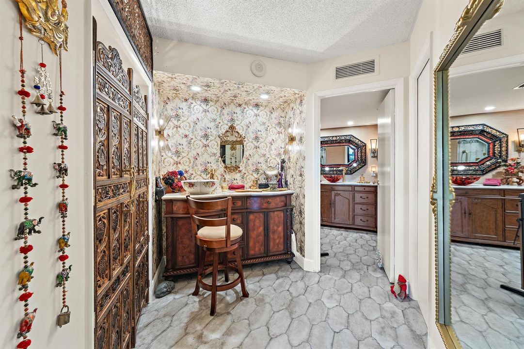 PRINCIPAL ENSUITE BATH