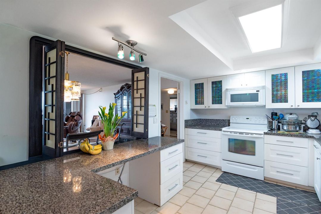 2480 Presidential Way 1103-008 (1)