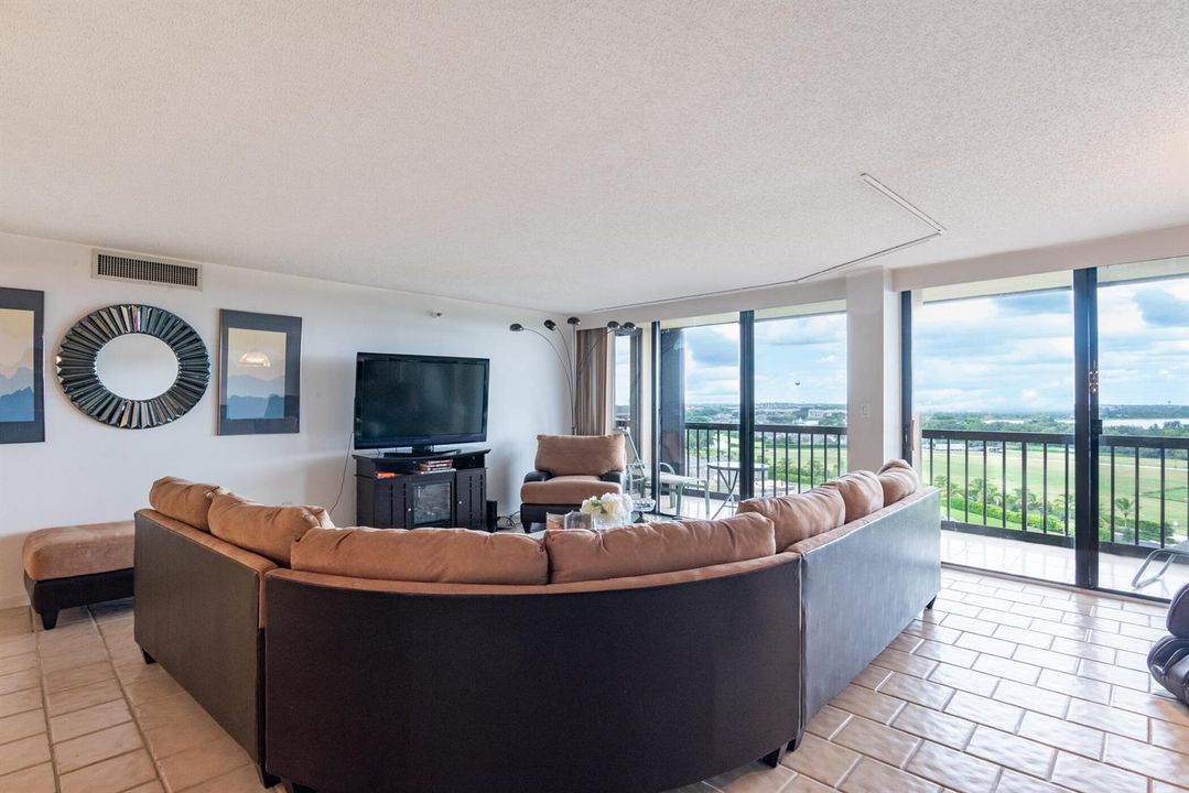 2480 Presidential Way 1103-003 (1)