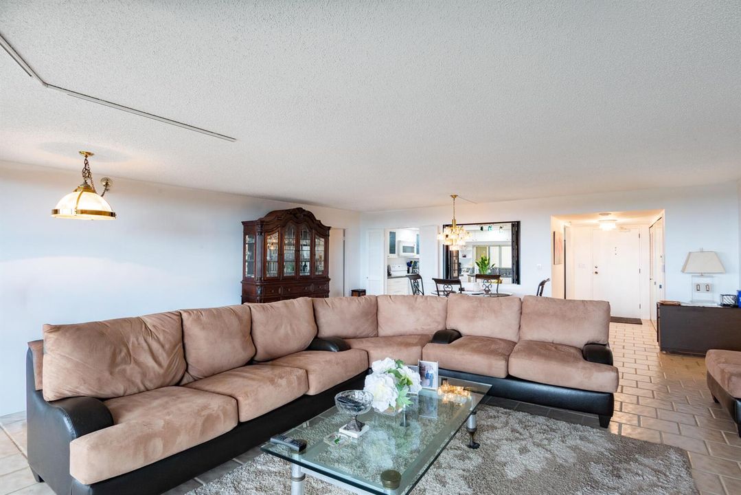 2480 Presidential Way 1103-005 (1)