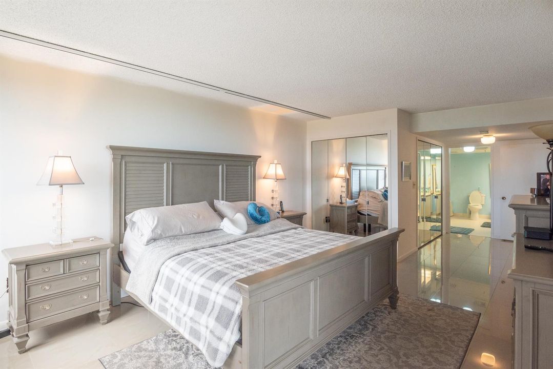 2480 Presidential Way 1103-026