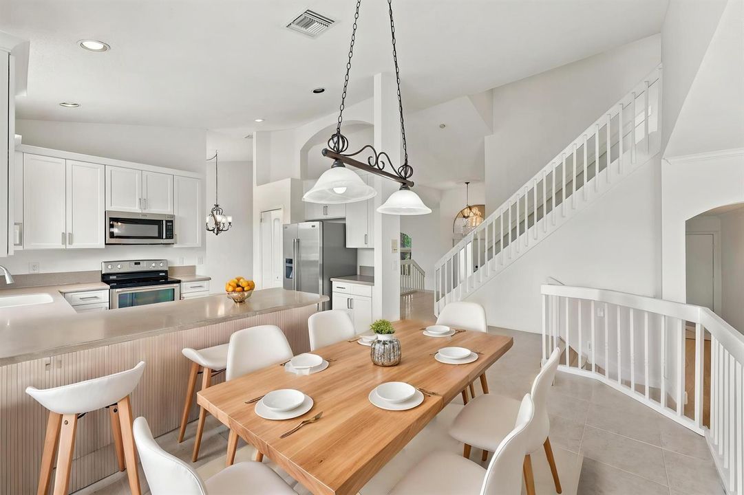 Kitchen & Breakfast Area