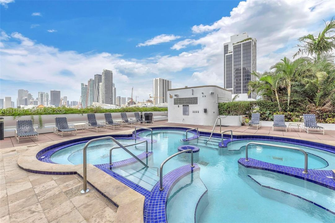 For Sale: $410,000 (1 beds, 1 baths, 1094 Square Feet)